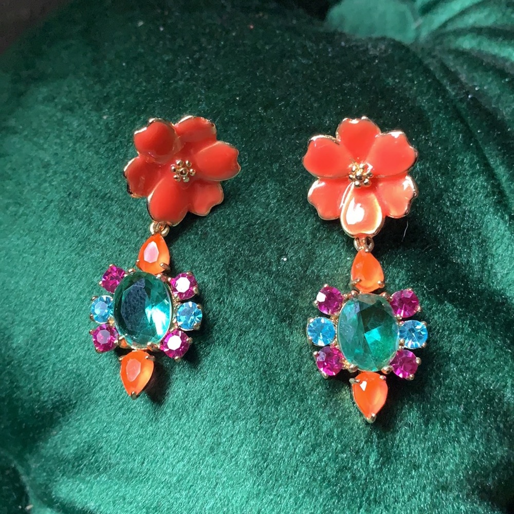 Beautiful colorful, glass stone earrings😍
